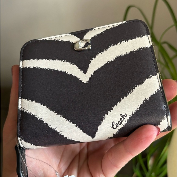 Authentic COACH 1941 smooth calf leather zip/snap wallet - Picture 6 of 12